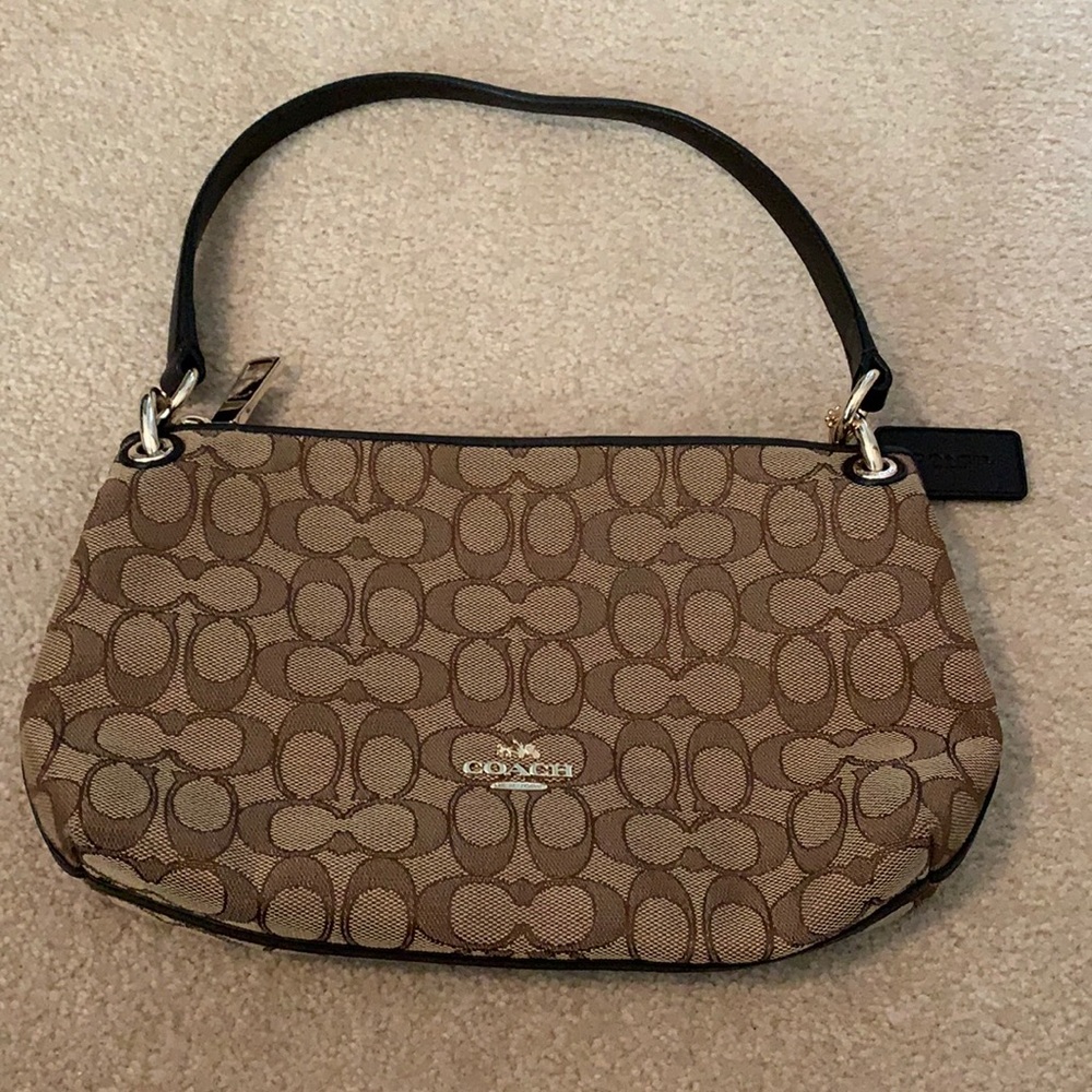 Barely used Coach shoulder bag!